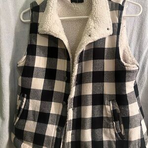 Plaid Sherpa-Lined Vest - Black and White